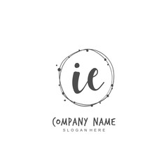 Obraz premium Handwritten initial letter I C IC for identity and logo. Vector logo template with handwriting and signature style.