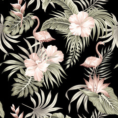 Hawaiiaanse vintage botanische bloemen palmbladeren, hibiscus bloem, strelitzia, flamingo vogel zomer naadloze bloemmotief zwarte achtergrond. Exotische jungle nacht behang.
