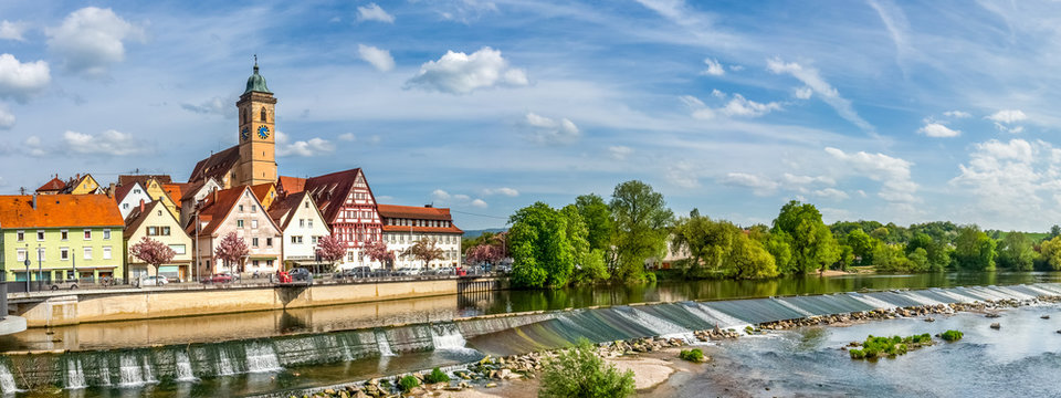 Blick auf die Altstadt von N&uuml;rtingen und den Neckar, Deutschland 