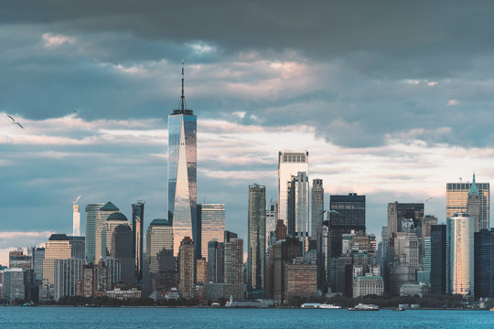 USA, New York, Manhattan skyline with One World Trade Center