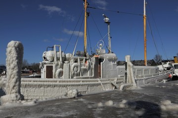 vereister traditioneller Fisch Kutter, Hafen, Strande