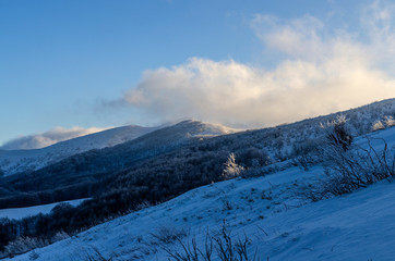 Fototapeta na wymiar Polonina Dźwiniacka Bieszczady zima panorama 