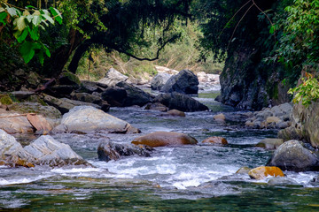 Aguas cristalinas, impolutas del r&iacute;os Colombianos
