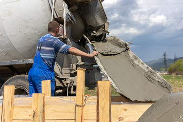 Fill the foundation of the house, garage. The work of construction workers.