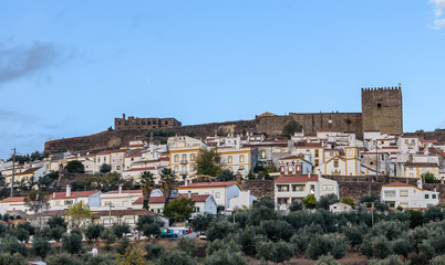 Fototapeta na wymiar village and castle of vide in portugal