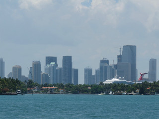 Fototapeta na wymiar City Skyline Water Buildings Miami, FL, USA - MIA