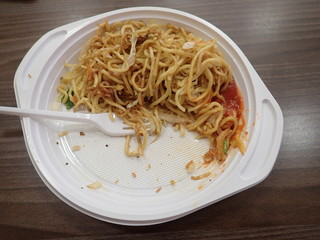  chinese noodles fire with vegetables on a plastic plate