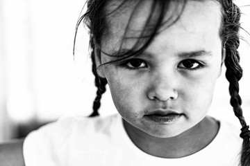 Kinderportrait schwarz weiss