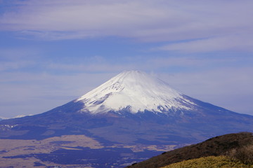 Naklejka na ściany i meble 駒ヶ岳山頂から眺める日本で一番高い山の富士山