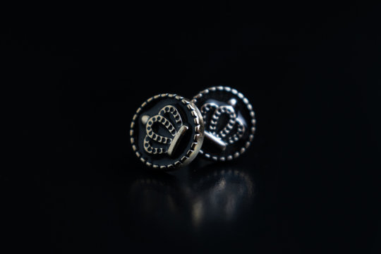 aretes negros