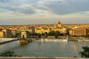 Fototapeta premium Chain bridge on Danube river in Budapest, Hungary.