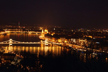 Fototapeta na wymiar Budapeszt widok z góru gellerta