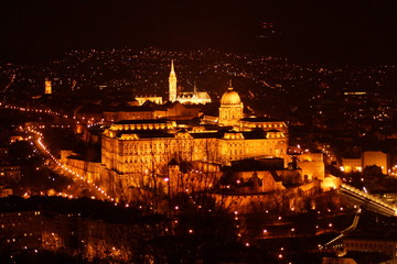 Fototapeta na wymiar Budapeszt widok nocny z góry gellerta