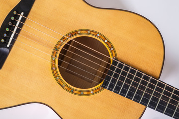 Obraz premium wood texture of lower deck of six strings acoustic guitar on white background. guitar shape