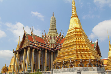 Naklejka premium Traditional Thai architecture Grand Palace Bangkok, Thailand.