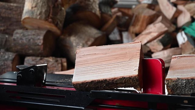 Brennholz mit Hydraulischem Brennholzspalter machen