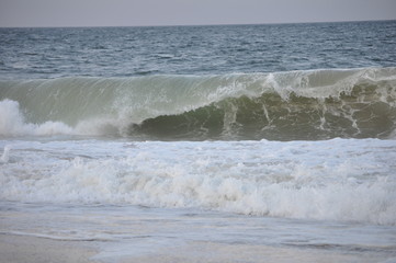 Crashing wave