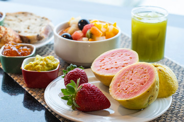 Café da manhã saudável com frutas