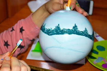  making a christmas ball with your hands, decorating a christmas tree, hand-made