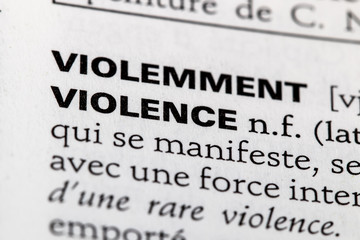 Obraz premium Définition du mot violence dans le dictionnaire français
