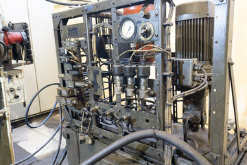 Hydraulic system of a metal cutting machine, high pressure oil station for lubrication of mechanical equipment.