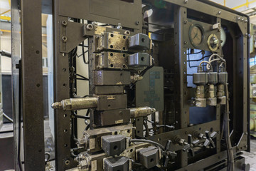 Hydraulic system of a metal cutting machine, high pressure oil s