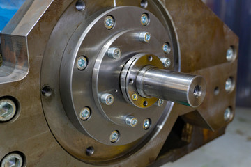 Gearbox assembly, spline shaft with bearing for transmitting the flywheel into motion.