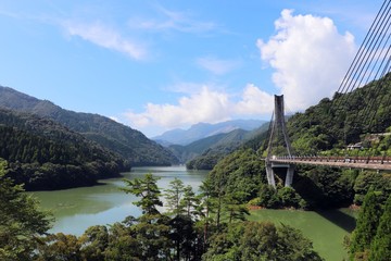 唄げんか大橋と北川ダム湖