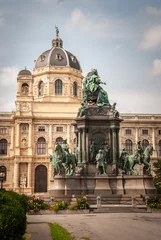 Gordijnen Empress Maria Theresia monument and Natural History Museum at Maria-Theresien-Platz, Vienna (German: Naturhistorisches Museum Wien) is a large natural history museum located in Vienna, Austria © Simone