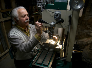 A picture of a man working at a milling machine