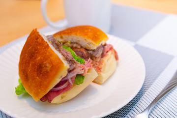 ローストビーフのサンドイッチ