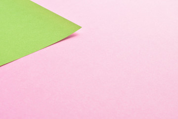 ピンクと黄緑色の折り紙