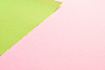ピンクと黄緑色の折り紙
