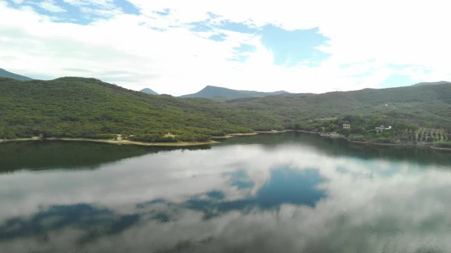 Dron Footage with clear water from Lake in Jalpan de Serra, Quer&eacute;taro