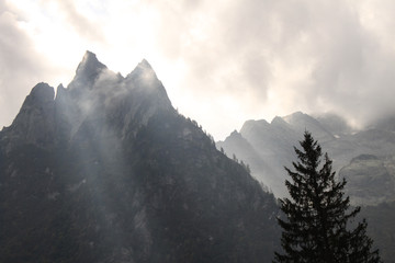Imposanter Anblick; Punta Medaccio über dem Valle dei Bagni (Bernina-Alpen)