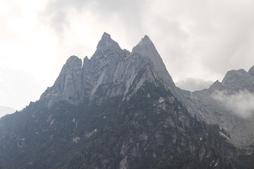 Markante Spitzen; Punta Medaccio über dem Valle dei Bagni (Bernina-Alpen)