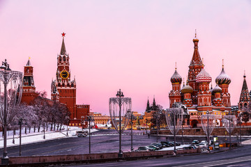 Obraz premium The morning views of the Moscow Kremlin and St. Basil's Cathedral with Moskvoretsky bridge. Russia