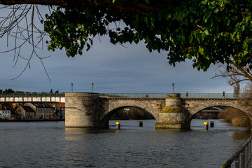 Blick auf die Alte Mainbrücke in Kitzingen 