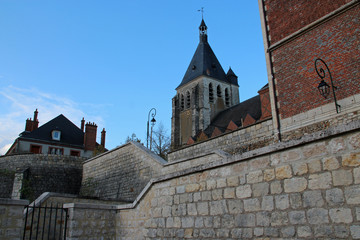 Fototapeta na wymiar church and castle in gien (france)