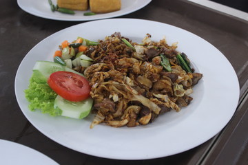 Chinese Indonesian Fried Flat Noodles with crackers