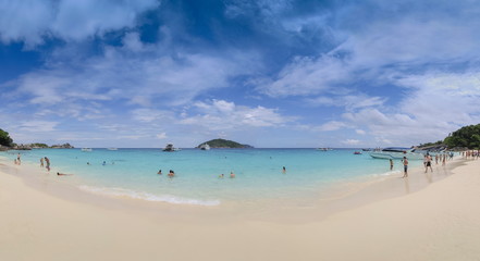 Obraz premium view panorama on white sand beach with blue green sea and blue sky background, Similan island, Mu Ko Similan National Park, Phang Nga, southern of Thailand.