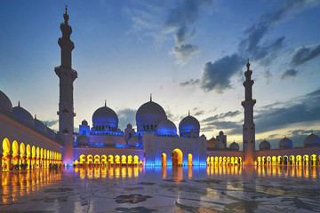 Sheikh Zayed Grand Mosque at night