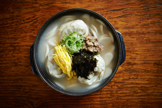 Mandu guk, Korean dumpling soup 