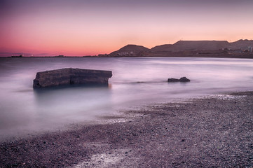 Atardecer en playa con vista a Comodoro Rivadavia