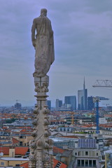 Vista aérea de la ciudad de Milán desde su catedral