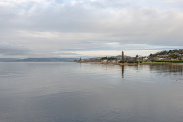 Obraz premium Largs Foreshore and the Pencil Monument