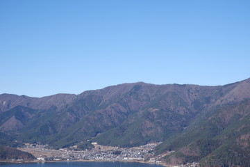 河口湖と山々