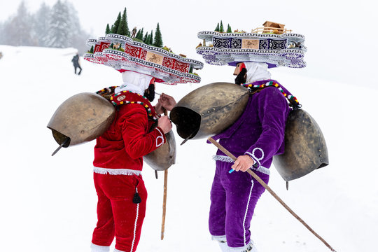 Silvesterklaus (Schweizerdeutsch: Silvesterchlaus)