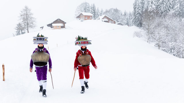Silvesterklaus (Schweizerdeutsch: Silvesterchlaus)