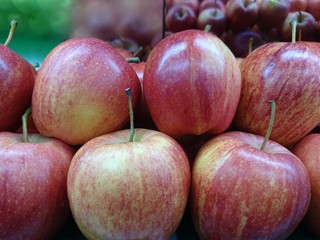 red apples in the market